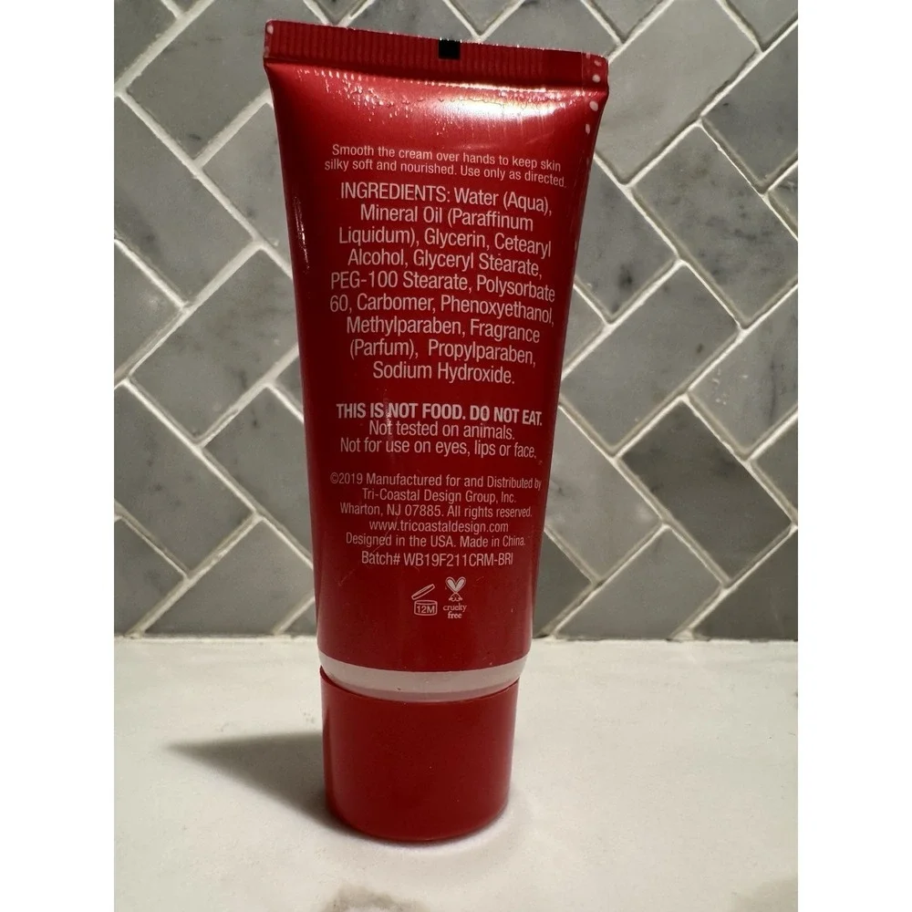 Simple Pleasures Berry Icicle Scented Hand Cream 1.35 oz 40 ml Sealed Travel